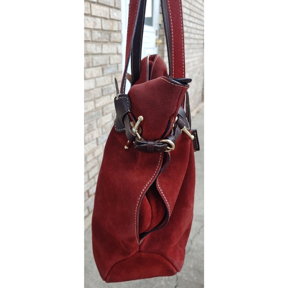 ⭐High Quality⭐Vintage Dooney & Bourke Italian Handmade Burgundy Suede Hobo Bag - Picture 4 of 10